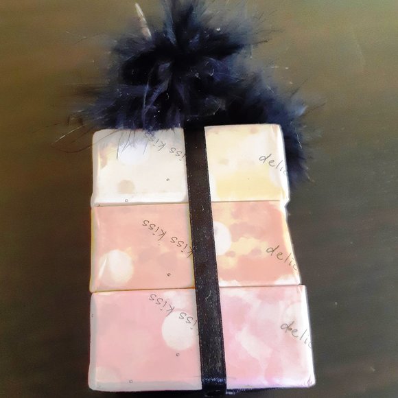 *NWT* 3 French Milled Dessert Hand Soaps Chocolate Strawberry Angel Food Scents - Picture 3 of 3